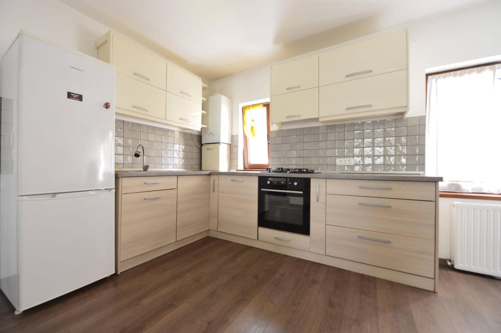 Apartament Astra Bn70 Apartment Brasov Exterior photo